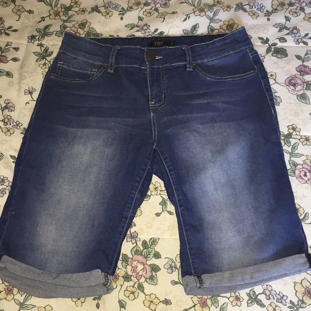 Bermuda shorts - cuffed